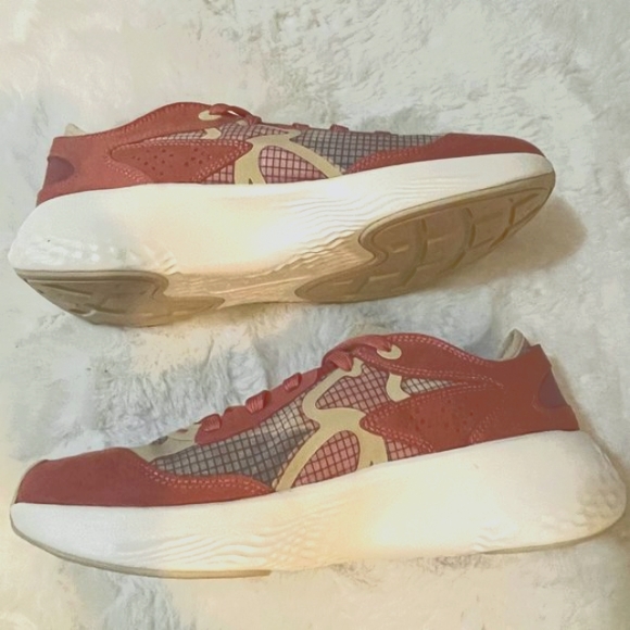 WMNS Delta 3 Low Sneaker - Picture 2 of 11